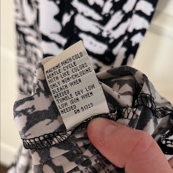 Kenneth Cole Black and White Patterned Women's Dress - Picture 14 of 14